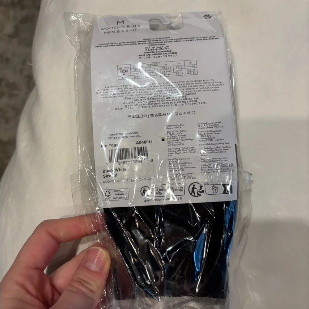 ALO Yoga Black and White Crew Socks NIB Medium